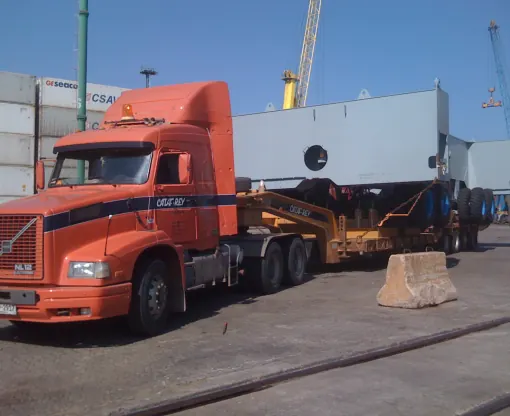 Carga sobredimensionada en el puerto