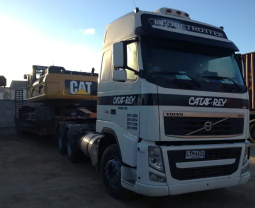 Transporte de maquinaria vial CAT